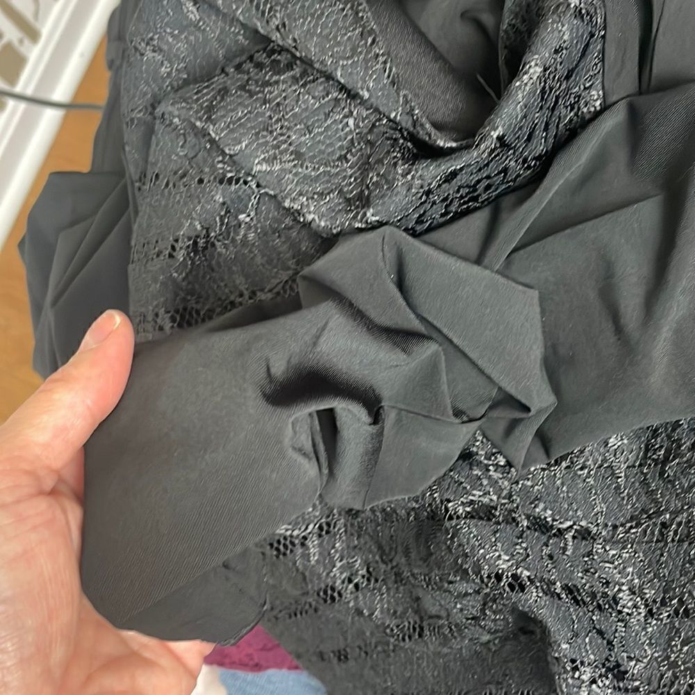 Ann Taylor Lace Front Slinky Back & Sleeves Top Black sz M - Picture 6 of 14